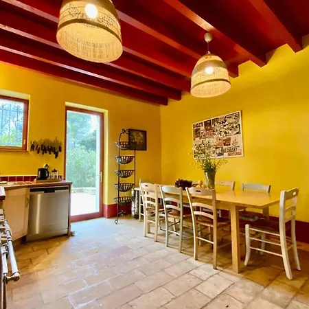Villa Le Magnan - Stone Family Home In Castries! Castries